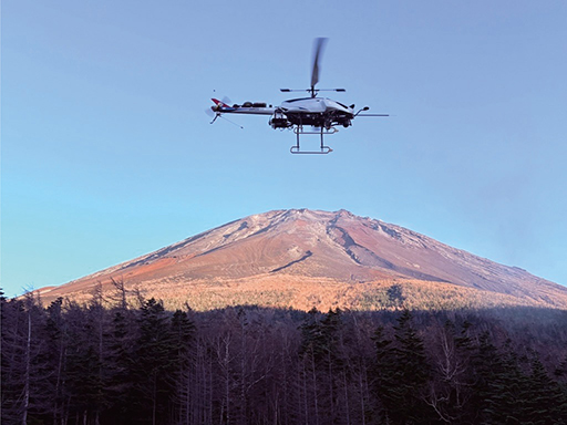 火山地域を飛行するFAZER R G2